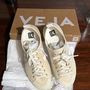 NWT VEJA SHOES